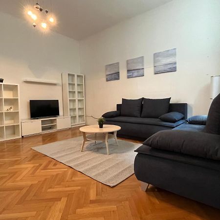 Stylish Apt Near Urania 1Br Apartment Vienna Luaran gambar