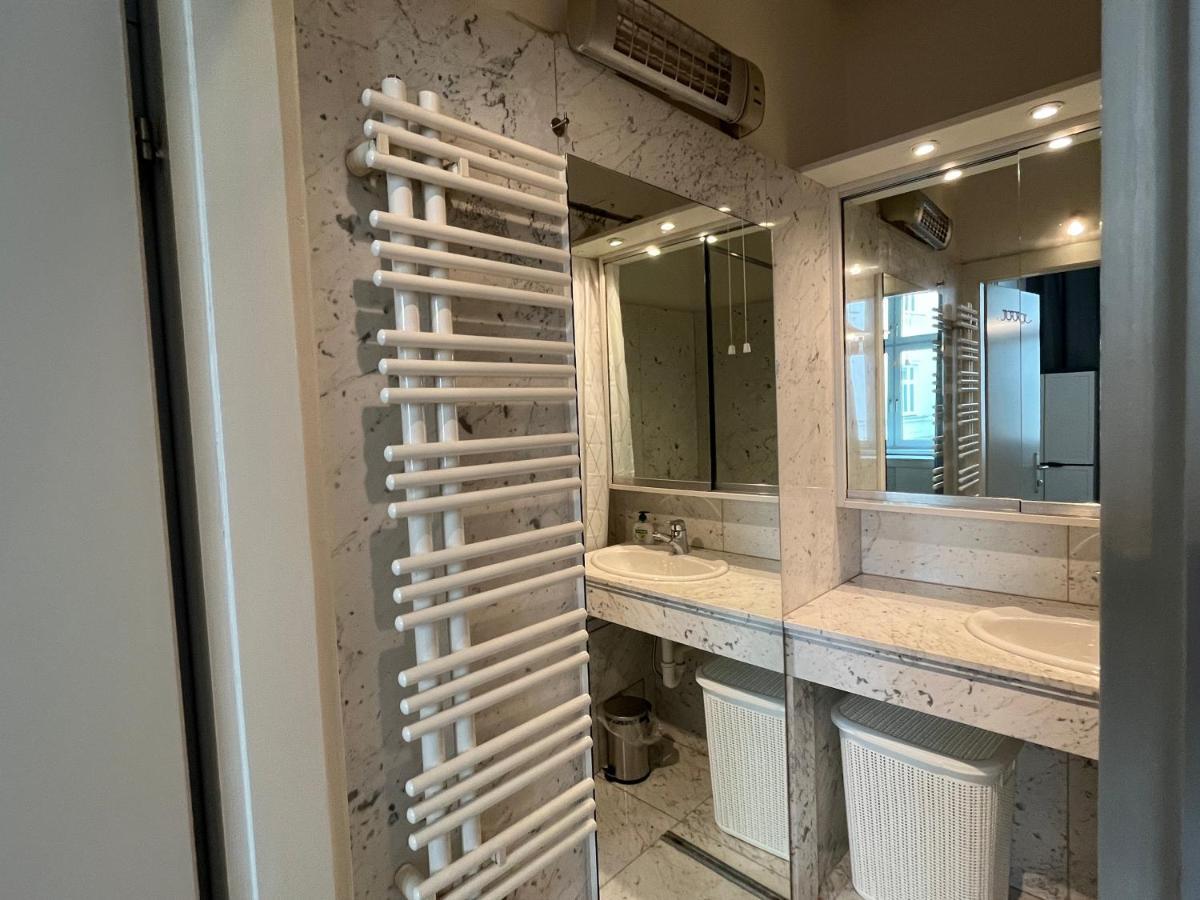 Stylish Apt Near Urania 1Br Apartment Vienna Luaran gambar