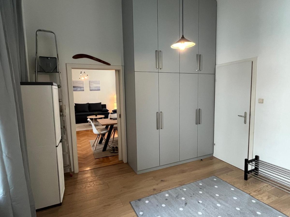 Stylish Apt Near Urania 1Br Apartment Vienna Luaran gambar