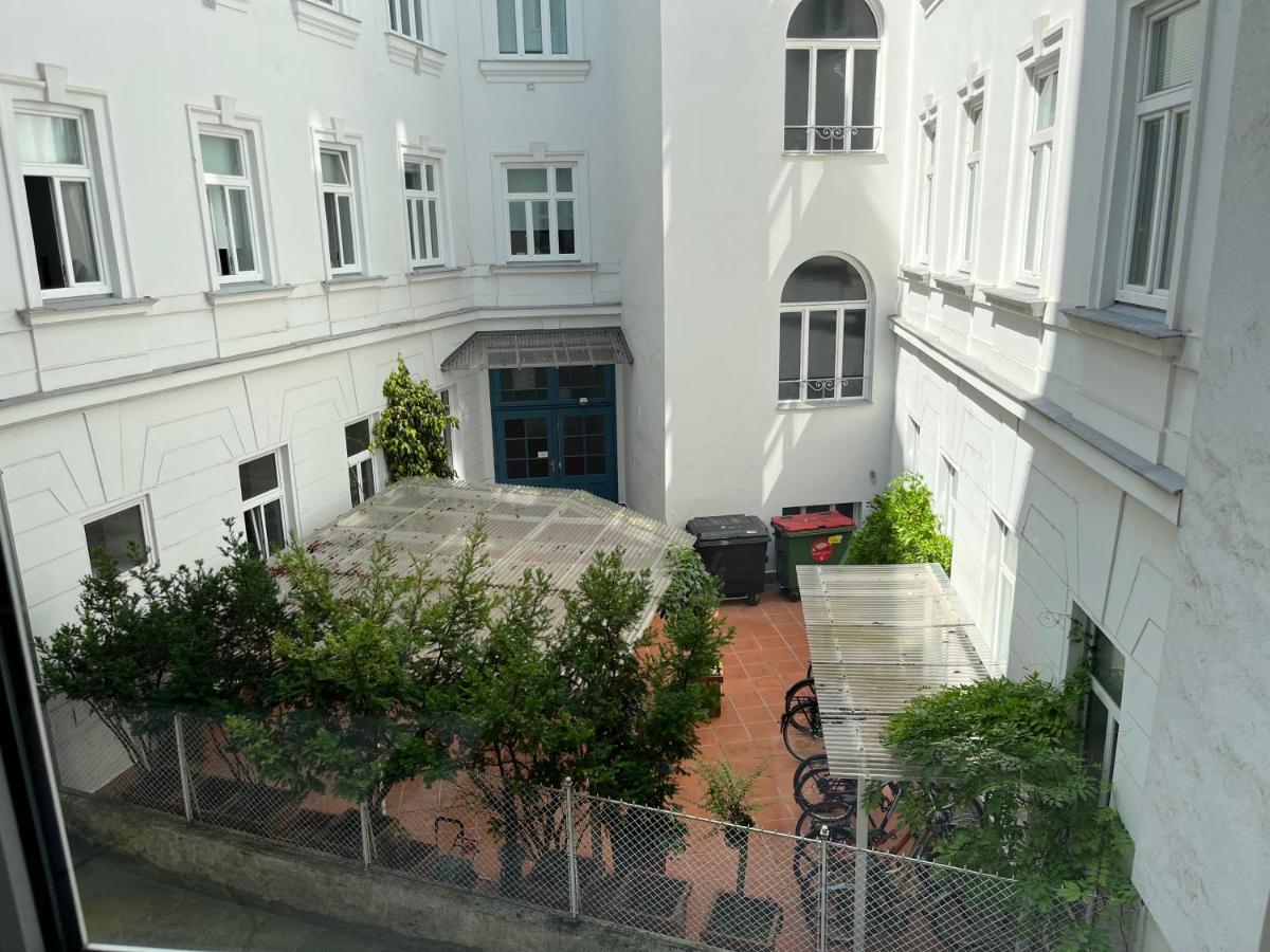 Stylish Apt Near Urania 1Br Apartment Vienna Luaran gambar