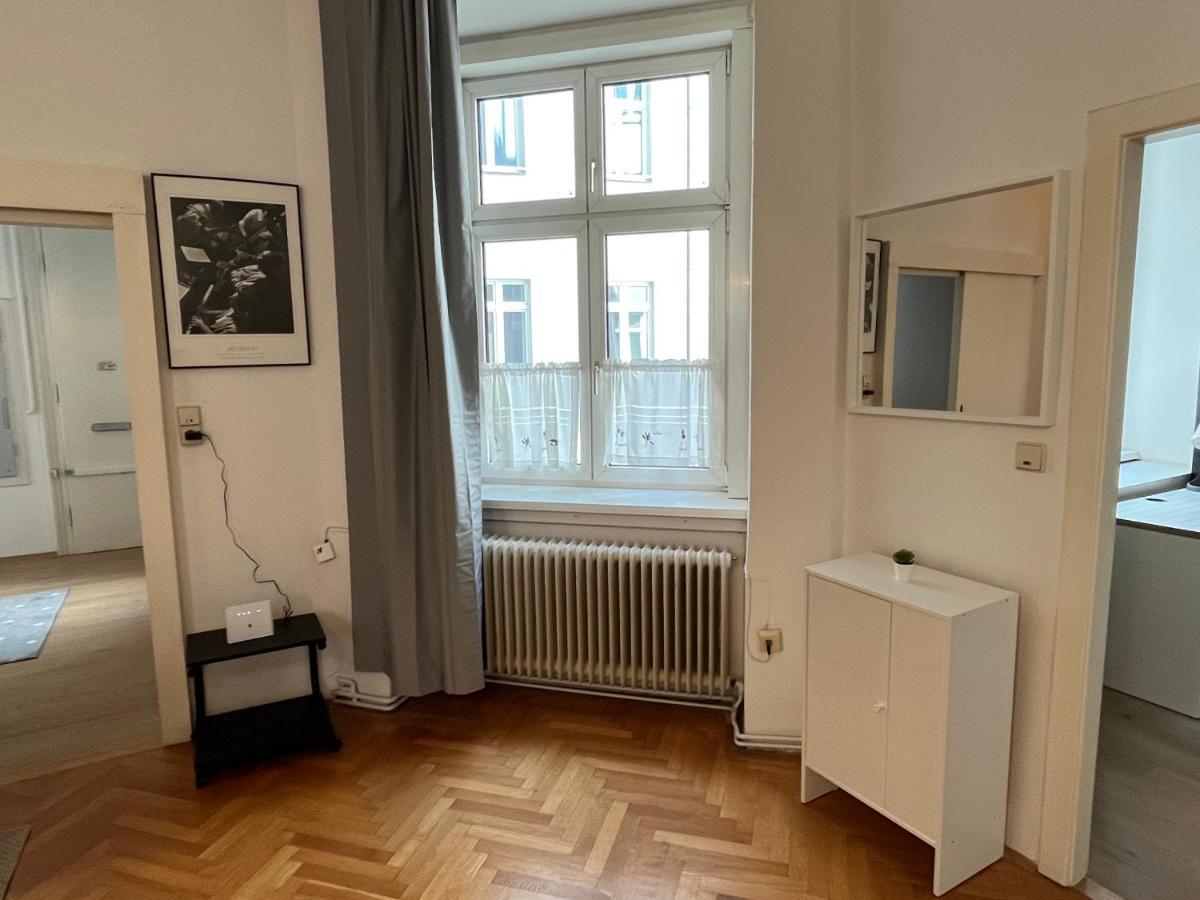 Stylish Apt Near Urania 1Br Apartment Vienna Luaran gambar