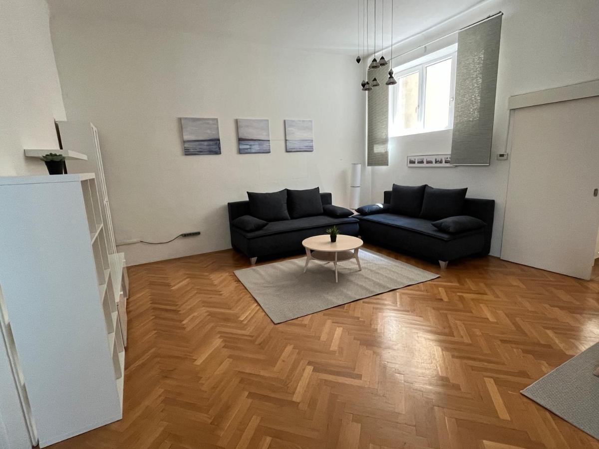 Stylish Apt Near Urania 1Br Apartment Vienna Luaran gambar